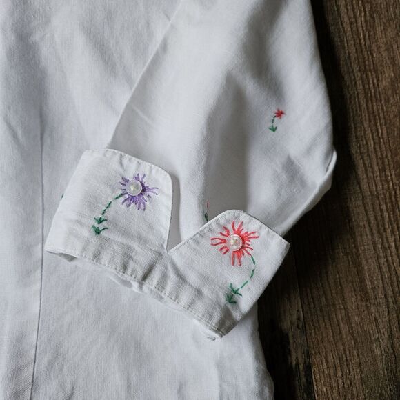 Vintage Talbots White Linen Blend Floral Embroidered Button Up Shirt. 3/4 Sleeve - Picture 7 of 10